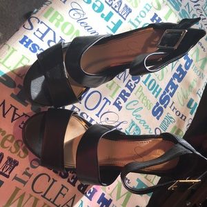 Black wedges